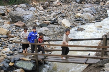 Khai giảng muộn ở Bản Khoang 