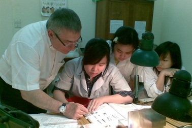 Sinh viên hoang mang vì thông tin Khoa thay đổi “đối tác”