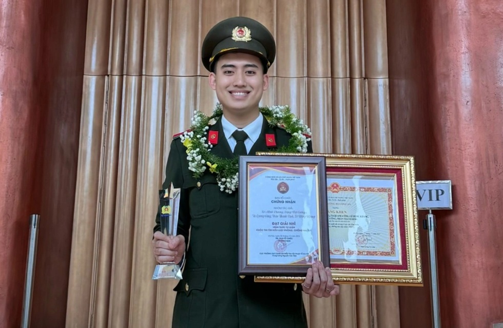 Thủ khoa tốt nghiệp Học viện An ninh với gần 80 danh hiệu khen thưởng - 5