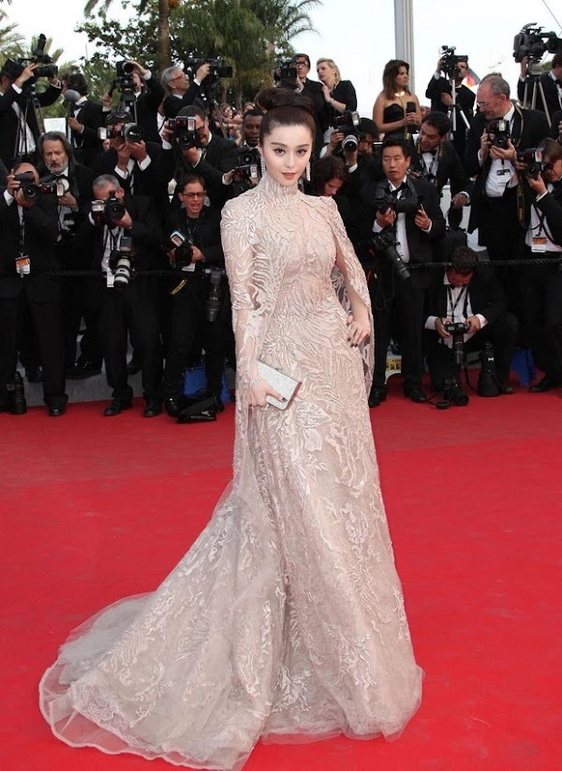 Trước Lý Nhã Kỳ, loạt nữ thần châu Á từng oanh tạc thảm đỏ Cannes - 5 Trước Lý Nhã Kỳ, loạt nữ thần châu Á từng oanh tạc thảm đỏ Cannes - 5