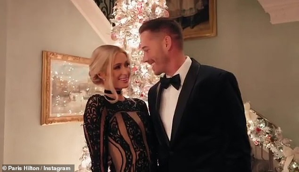 Paris Hilton hạnh phúc đón Giáng sinh bên bồ mới - 4 Paris Hilton hạnh phúc đón Giáng sinh bên bồ mới - 4