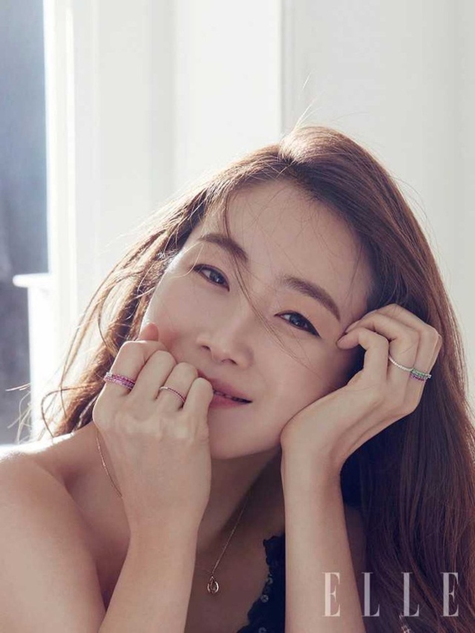 Hôn nhân viên mãn với chồng kém 9 tuổi khiến Choi Ji Woo ngày càng trẻ đẹp! - 8 Hôn nhân viên mãn với chồng kém 9 tuổi khiến Choi Ji Woo ngày càng trẻ đẹp! - 8