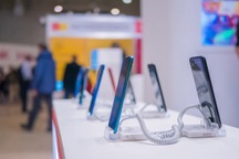 Bức tranh màu xám của thị trường smartphone, laptop năm 2023