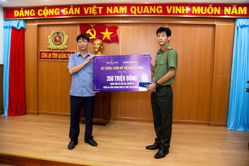 Thẩm mỹ viện Ngọc Dung ủng hộ 2,7 tỷ đồng cho 8 tỉnh miền Trung - 3 Thẩm mỹ viện Ngọc Dung ủng hộ 2,7 tỷ đồng cho 8 tỉnh miền Trung - 3