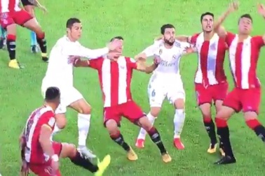 C.Ronaldo đối diện với án treo giò vì hành vi chơi xấu