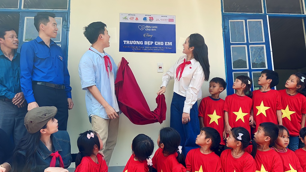 Trà My - Anh Tú xây điểm trường giúp đỡ trẻ em vùng cao - 3 Trà My - Anh Tú xây điểm trường giúp đỡ trẻ em vùng cao - 3