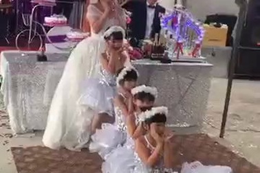 Clip học trò múa hát đáng yêu trong đám cưới cô giáo