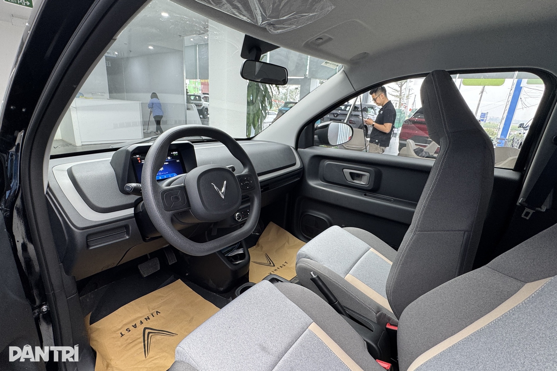 “Soi” ô tô điện rẻ nhất của VinFast mới về đại lý, có điểm nhỉnh hơn VF 3 - 8