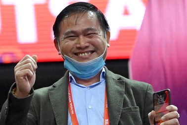 Bầu Tú bật khóc: "Futsal Việt Nam không phụ lòng gia đình, người hâm mộ"