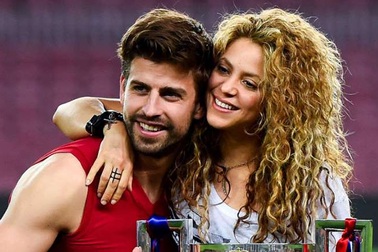 Shakira và “phi công trẻ” giữ lửa yêu như thế nào?