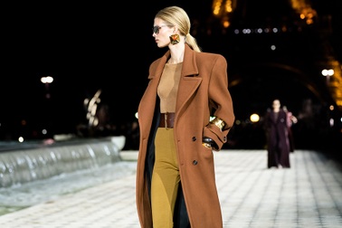 Những kiểu áo khoác đang là mốt, giúp nâng tầm phong cách