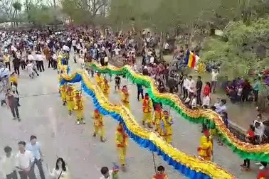 Hàng nghìn người dân dự lễ khai hội chùa Bái Đính