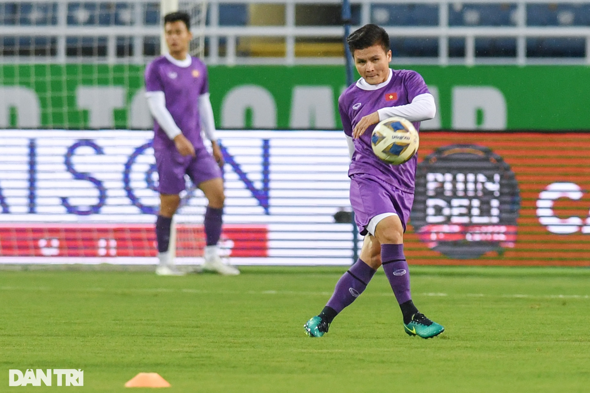 HLV Park đau đầu với bài toán tiền vệ ở buổi tập của đội tuyển Việt Nam - 4