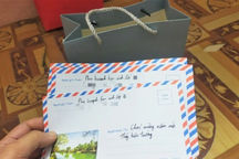 Chuyện tri ân ngày Tết: Phụ huynh dúi phong bì vào tay giáo viên