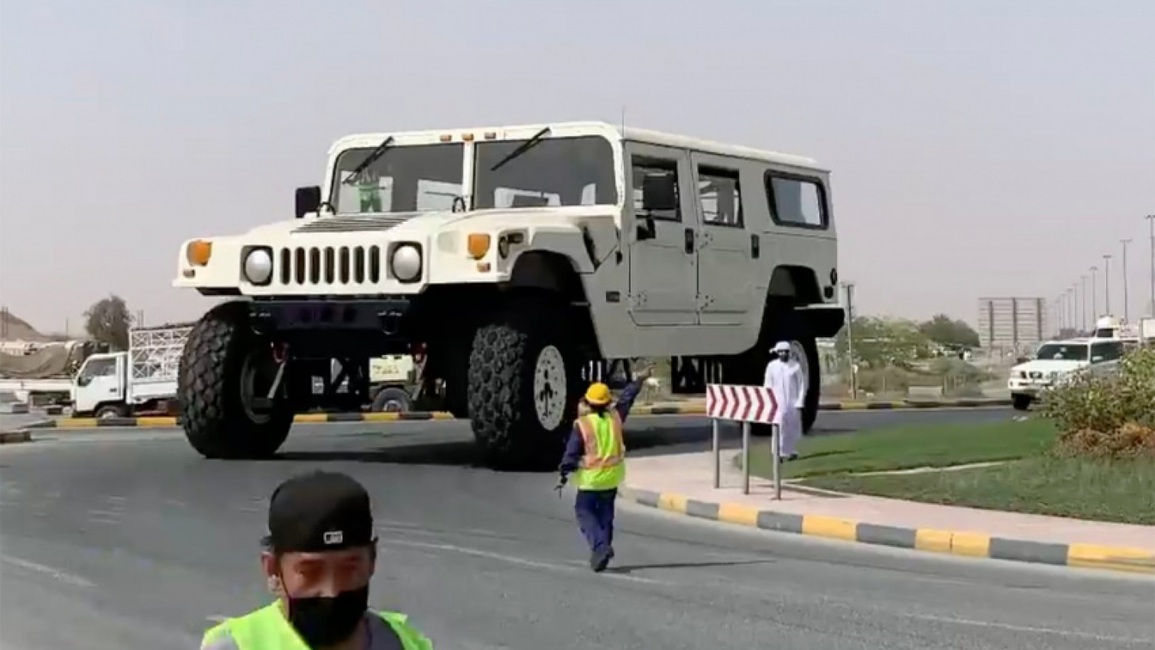 Choáng với chiếc Hummer H1 siêu to khổng lồ của ông hoàng Ả-rập - 1 Choáng với chiếc Hummer H1 siêu to khổng lồ của ông hoàng Ả-rập - 1