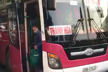 Xe 45 chỗ “nhồi nhét” 104 người từ Thanh Hóa về Hà Nội sau nghỉ lễ