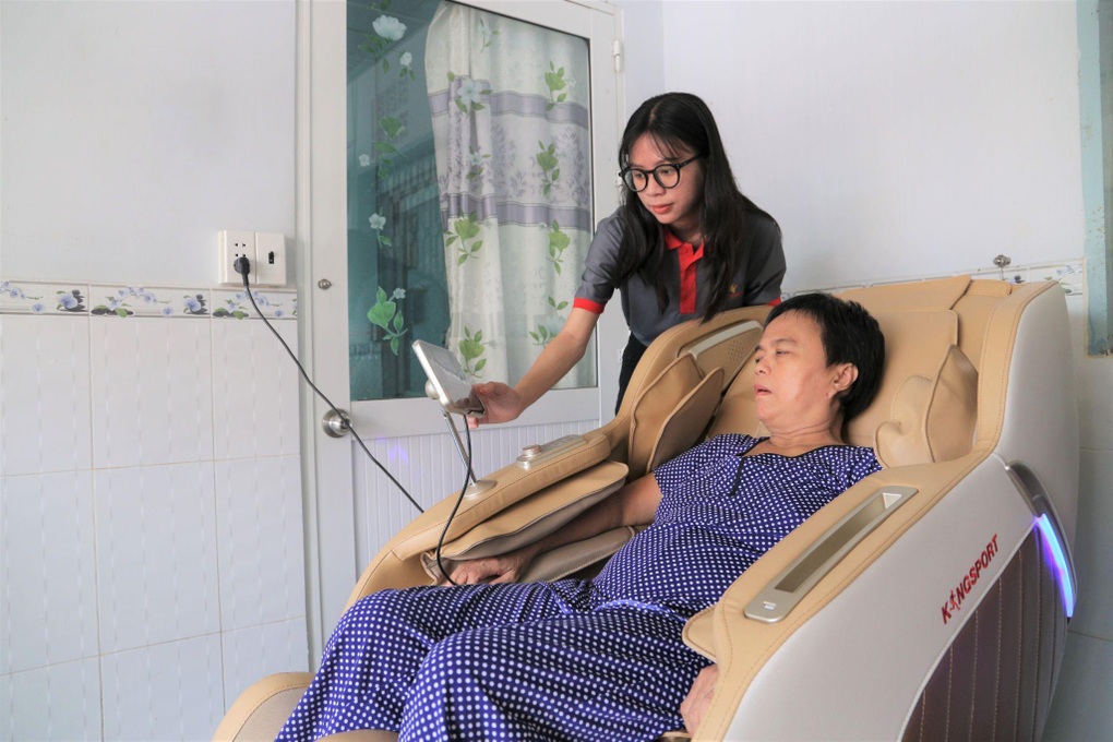 KingSport mang Vu Lan hạnh phúc đến với những người cao tuổi neo đơn tại các Viện dưỡng lão - 4 KingSport mang Vu Lan hạnh phúc đến với những người cao tuổi neo đơn tại các Viện dưỡng lão - 4