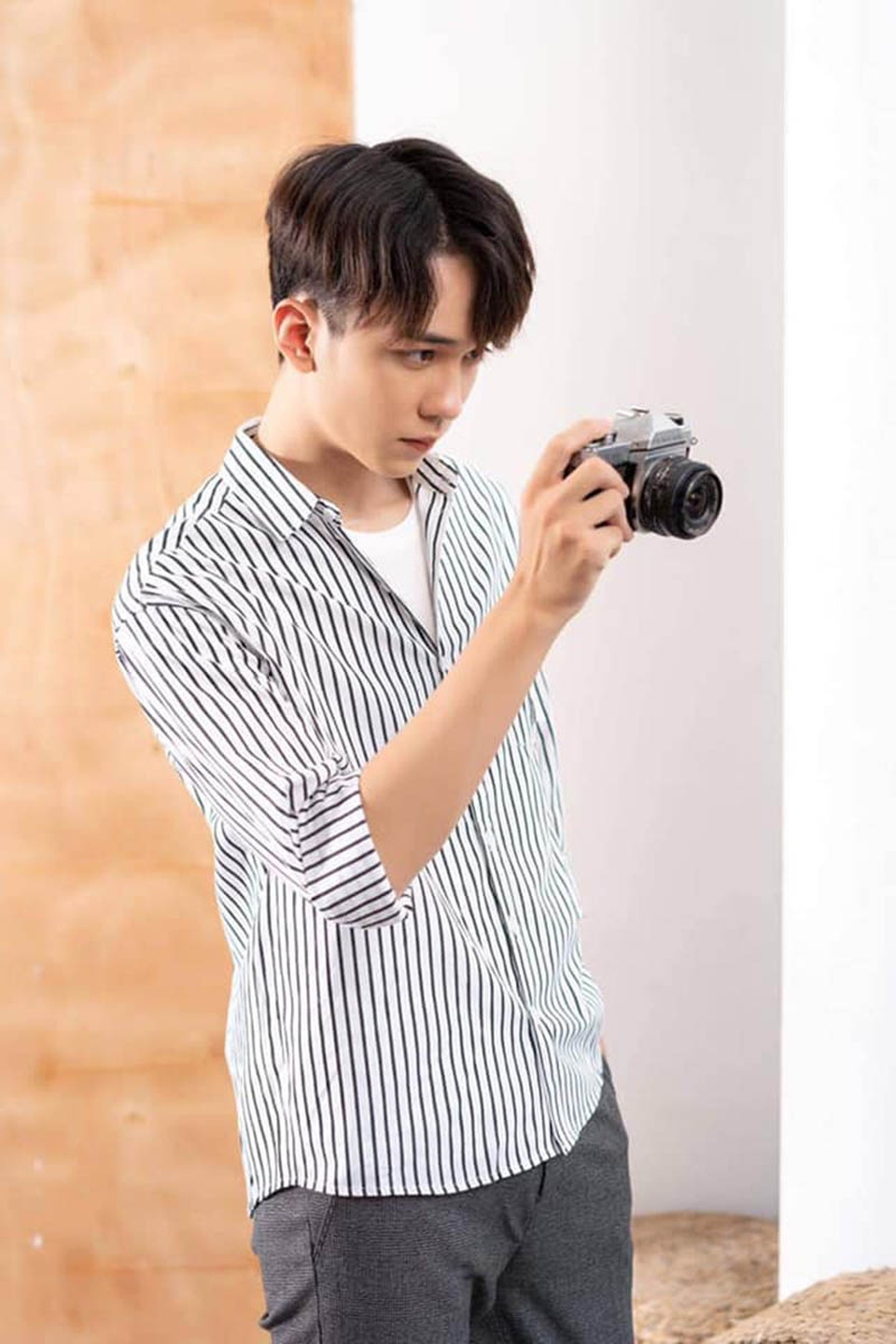 Nét thư sinh, điển trai của 10X trường ĐH Thương mại - 3 Nét thư sinh, điển trai của 10X trường ĐH Thương mại - 3