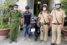 Hai thanh niên xịt hơi cay, liên tiếp cướp, cướp giật trên đường phố