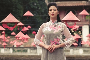 Hoa hậu Ngọc Hân duyên dáng áo dài lấy cảm hứng từ các loài hoa