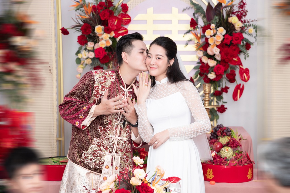 Lễ cưới diễn viên Karen Nguyễn: Chú rể gốc Hoa và dàn bê tráp chất lừ - 11 Lễ cưới diễn viên Karen Nguyễn: Chú rể gốc Hoa và dàn bê tráp chất lừ - 11