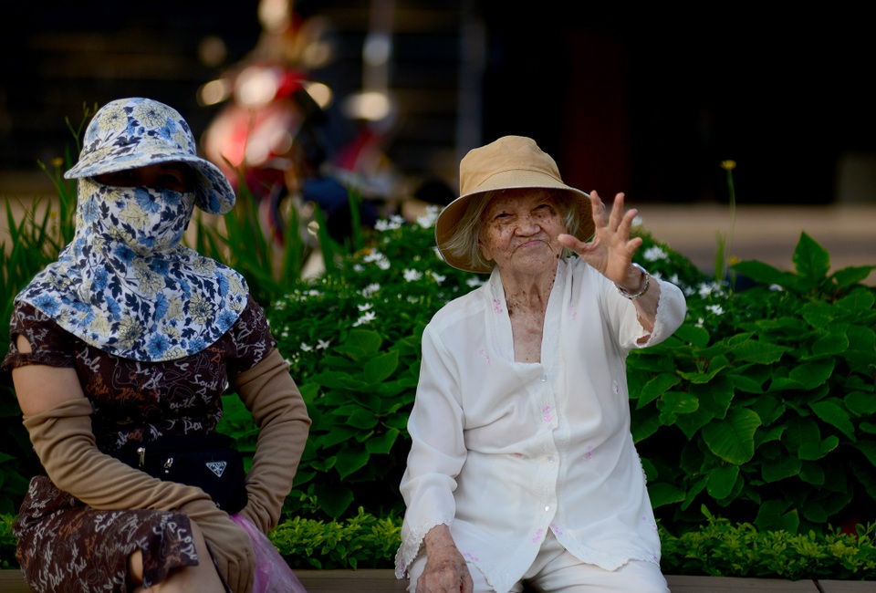 Người dân vui chơi.jpg Người dân vui chơi.jpg