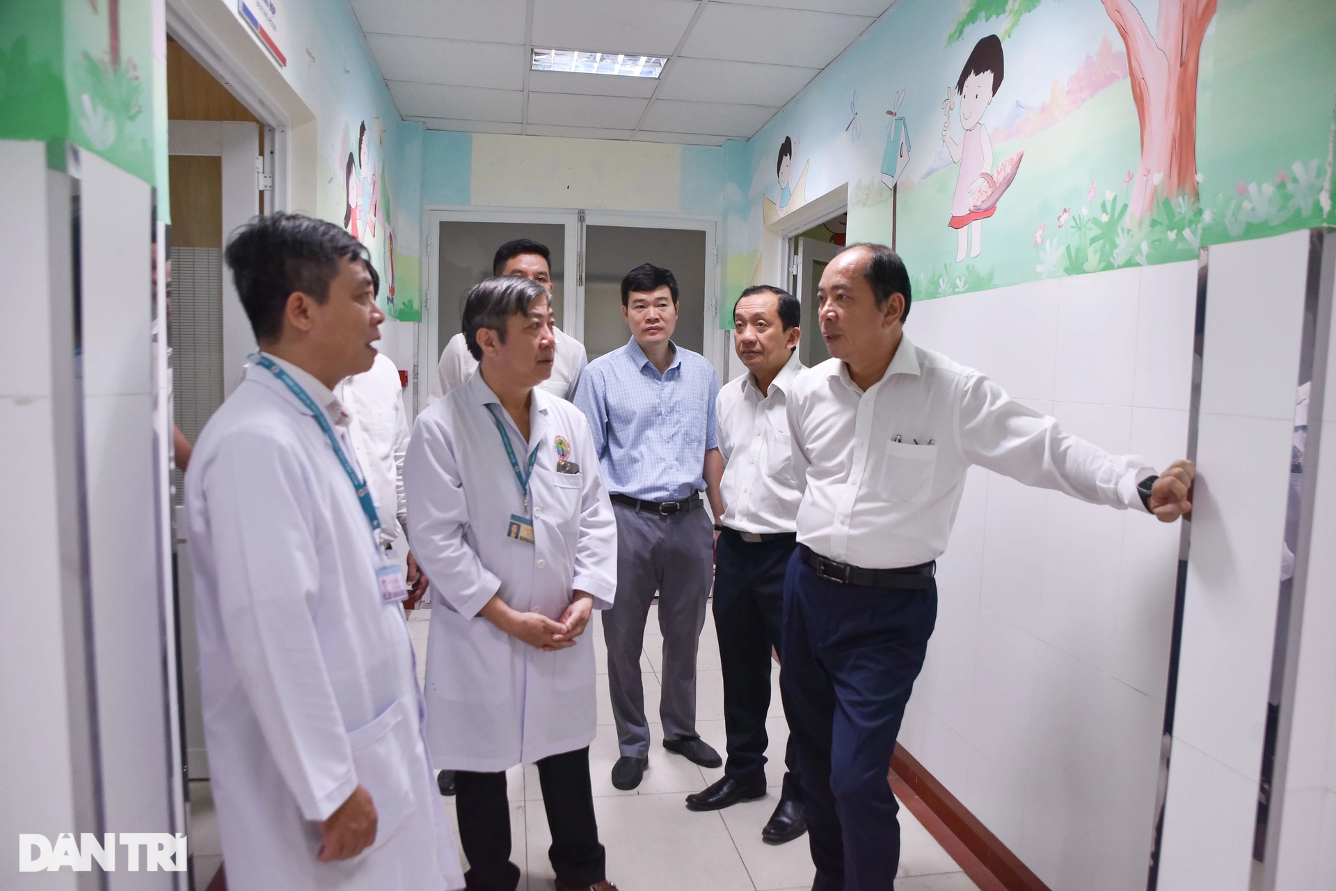 Bệnh nhân đi từ 4h đến nơi điều trị mới ở TPHCM, bất ngờ vì không phải đợi - 8 Bệnh nhân đi từ 4h đến nơi điều trị mới ở TPHCM, bất ngờ vì không phải đợi - 8