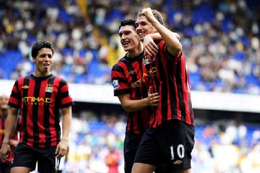 Dzeko lập “siêu hat-trick”, Man City vùi dập Tottenham