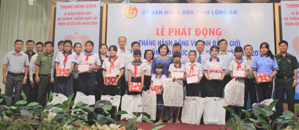 Long An phát động Tháng hành động vì bình đẳng giới - 2 Long An phát động Tháng hành động vì bình đẳng giới - 2