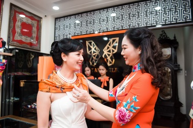 NSƯT Chiều Xuân đẹp “không tuổi” dự ra mắt thương hiệu Mỹ Anh Silk