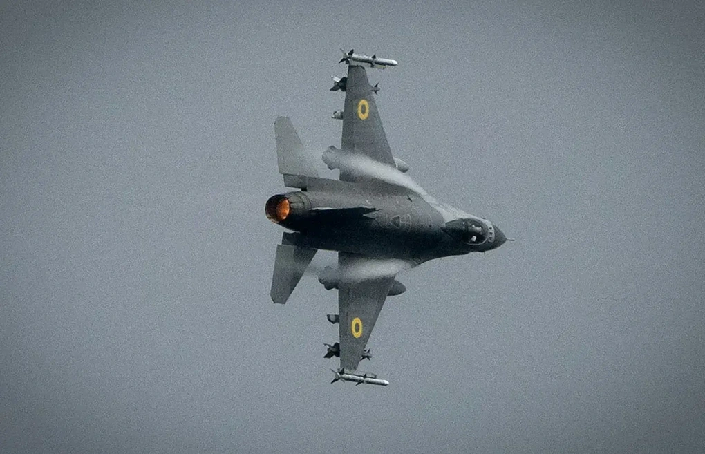 Ukraine dùng 3 tiêm kích F-16 và Patriot để giăng bẫy bắn hạ Su-35 Nga? - 1 Ukraine dùng 3 tiêm kích F-16 và Patriot để giăng bẫy bắn hạ Su-35 Nga? - 1