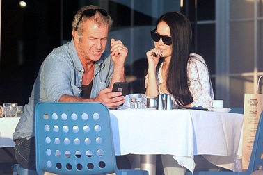 Ngôi sao phim Trái tim dũng cảm hạnh phúc bên bạn gái kém 36 tuổi