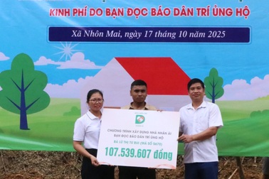 Thai phụ bị lũ cuốn trôi nhà được bạn đọc Dân trí giúp đỡ 107 triệu đồng
