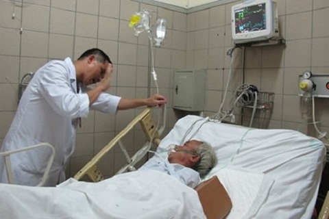 Hà Nội: 7 bệnh nhân ngộ độc rượu methanol