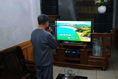 Dân ở nhà tránh dịch, thiết bị karaoke tại gia "cháy hàng" đầu năm mới