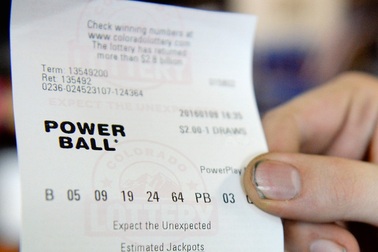 Được "boa" một vé số, bất ngờ trúng hơn 1,1 tỷ đồng