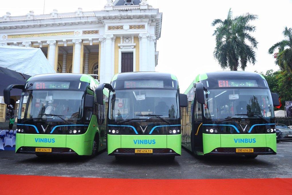 VinBus khai trương tuyến buýt điện miễn phí E11 tại Hà Nội - 2 VinBus khai trương tuyến buýt điện miễn phí E11 tại Hà Nội - 2