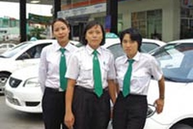 Những bông hồng sau tay lái