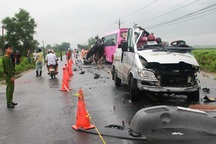 6 người chết, 8 người nhập viện trong vụ tai nạn xe khách