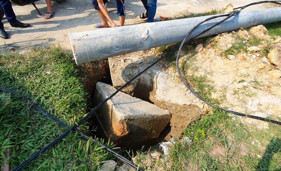 Vụ cột điện đè công nhân tử vong: Công trình kém chất lượng? - 3 Vụ cột điện đè công nhân tử vong: Công trình kém chất lượng? - 3
