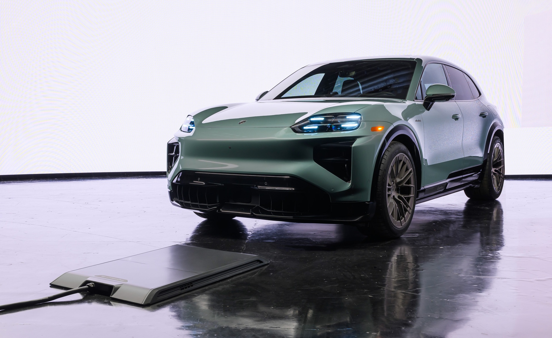 Cayenne Electric ra mắt: 1.139 mã lực, xe đường phố mạnh nhất của Porsche - 8