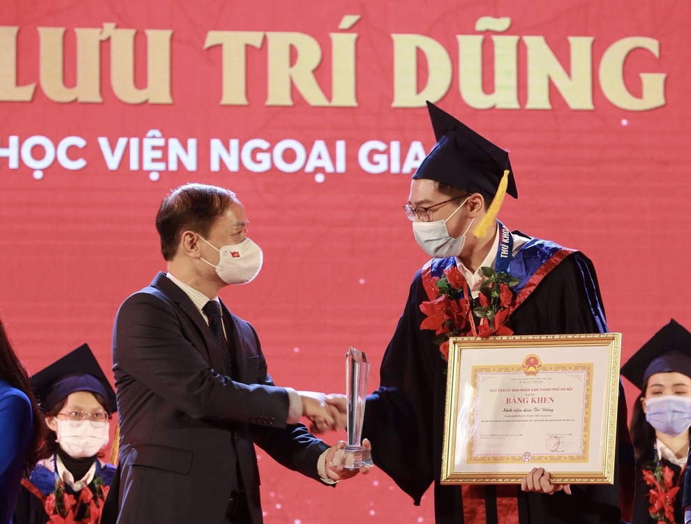 Hà Nội: Tuyên dương 90 thủ khoa tốt nghiệp xuất sắc đại học, học viện - 4 Hà Nội: Tuyên dương 90 thủ khoa tốt nghiệp xuất sắc đại học, học viện - 4