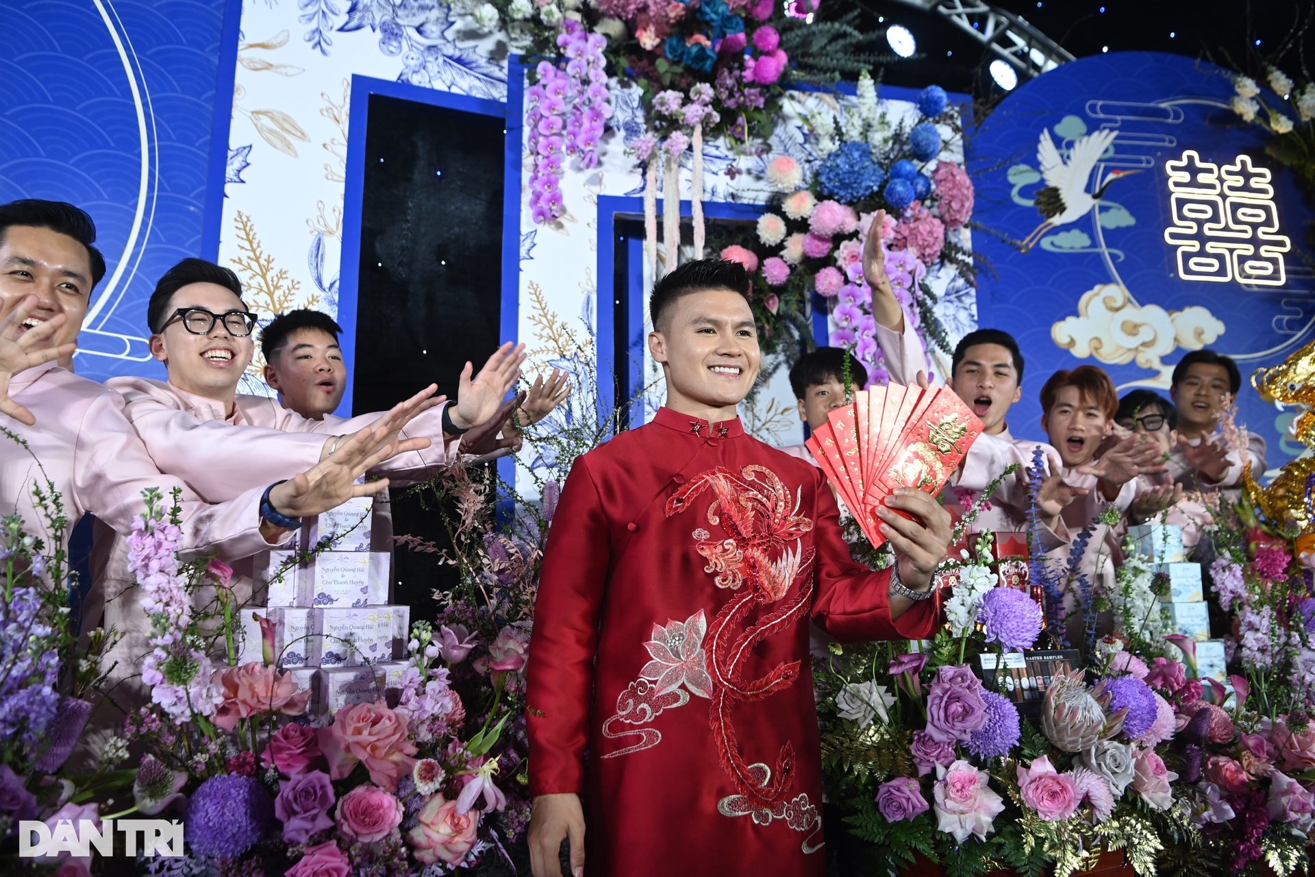 Ăn hỏi Quang Hải: Nhà trai dựng rạp hoành tráng, đưa sính lễ bằng xe sang - 16 Ăn hỏi Quang Hải: Nhà trai dựng rạp hoành tráng, đưa sính lễ bằng xe sang - 16