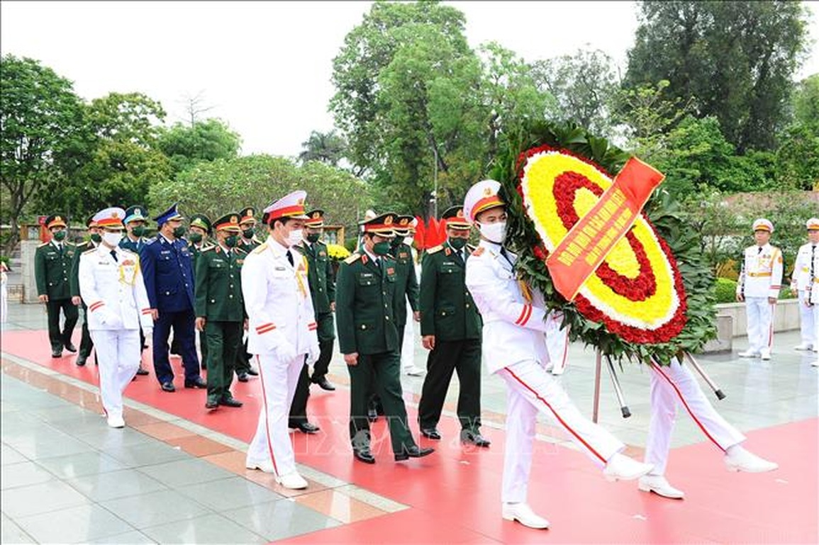 Lãnh đạo Đảng, Nhà nước vào Lăng viếng Chủ tịch Hồ Chí Minh nhân ngày 30/4 - 2 Lãnh đạo Đảng, Nhà nước vào Lăng viếng Chủ tịch Hồ Chí Minh nhân ngày 30/4 - 2