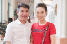 Vợ NSND Công Lý nói gì về tin đồn khó khăn quá phải thanh lý hàng hiệu?