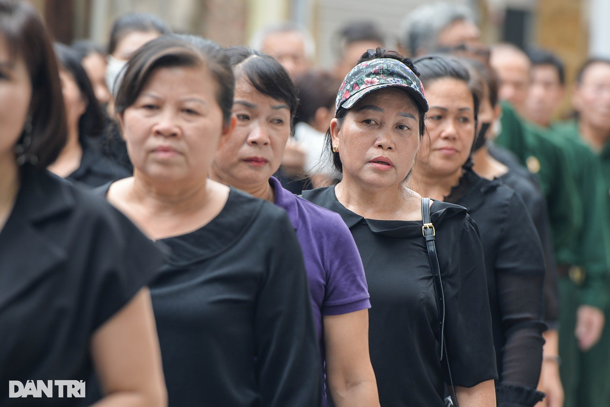 Người dân xếp hàng dài gần 2km ở Lại Đà để viếng Tổng Bí thư - 5 Người dân xếp hàng dài gần 2km ở Lại Đà để viếng Tổng Bí thư - 5