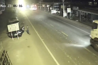 Hai thiếu niên 12, 13 tuổi trộm xe tải giữa đêm khuya