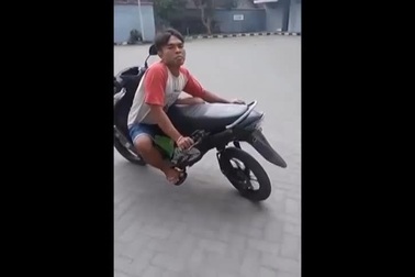 Hài hước chiếc xe máy "độ" với kiểu dáng siêu độc