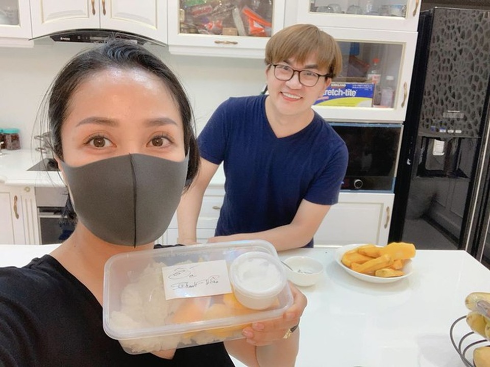 Ở nhà mùa dịch, loạt sao nam bỗng dưng trở thành “vua đầu bếp” - 1 Ở nhà mùa dịch, loạt sao nam bỗng dưng trở thành “vua đầu bếp” - 1