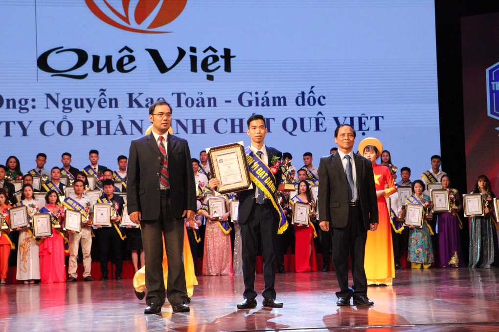Quê Việt được vinh danh Thương hiệu vàng nông nghiệp Việt Nam năm 2022 - 3 Quê Việt được vinh danh Thương hiệu vàng nông nghiệp Việt Nam năm 2022 - 3